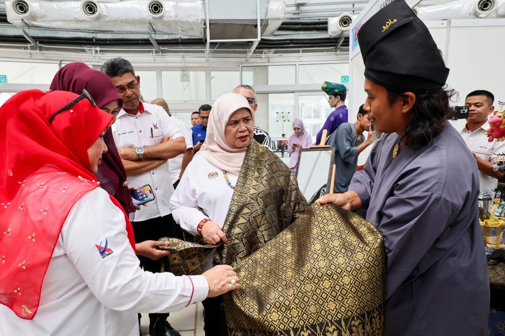 东:配合2026马来西亚旅游年的到来,政府预计明年将吸引100万名游客到肯逸湖观光。