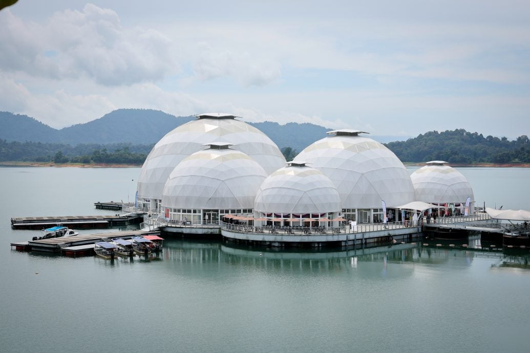 东:配合2026马来西亚旅游年的到来,政府预计明年将吸引100万名游客到肯逸湖观光。