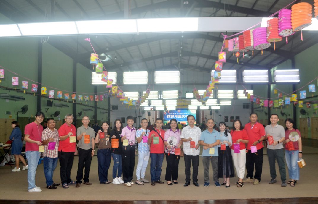 东:(已签发) 关丹培才校友会庆中秋