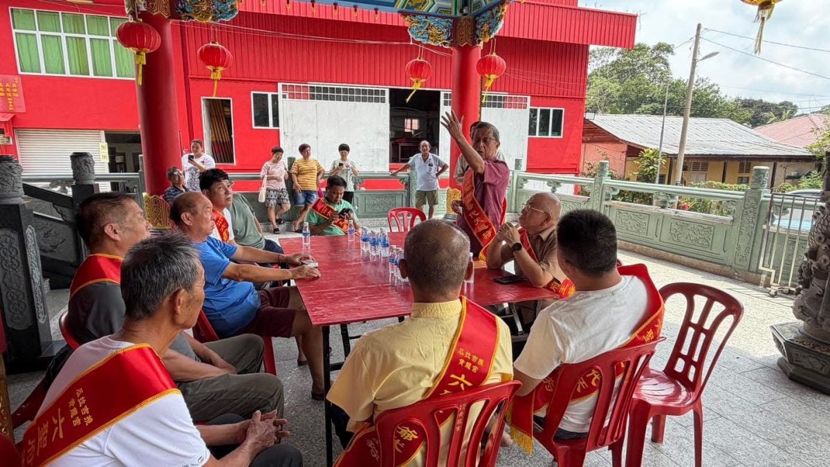 东:(已签发)中国祖庙代表团与黄龙宫理事交流