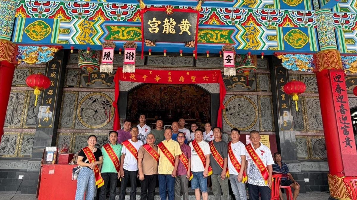 东:(已签发)中国祖庙代表团与黄龙宫理事交流