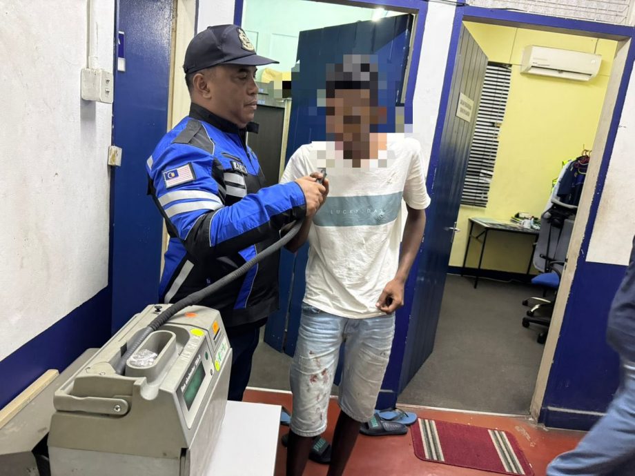 东：（已签发）关丹交警六日展执法行动 发95违规通知扣19非法改装危险驾驶