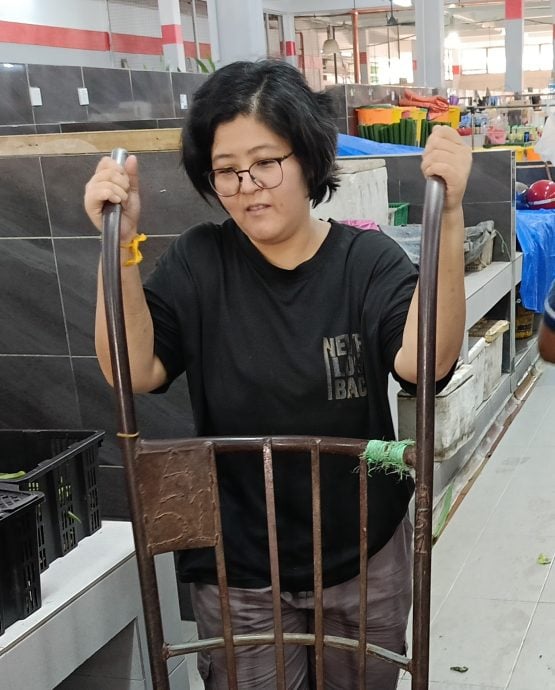 东:(已签发)关丹雨多菜价仍稳 菜贩:其他州水灾或推高下周价格