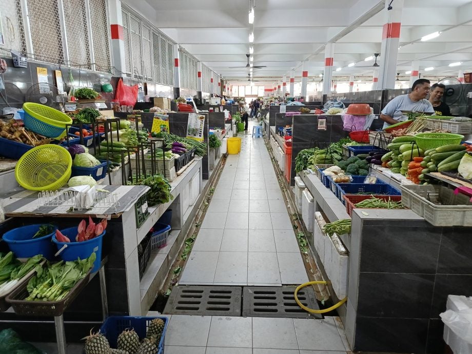 东:(已签发)关丹雨多菜价仍稳 菜贩:其他州水灾或推高下周价格