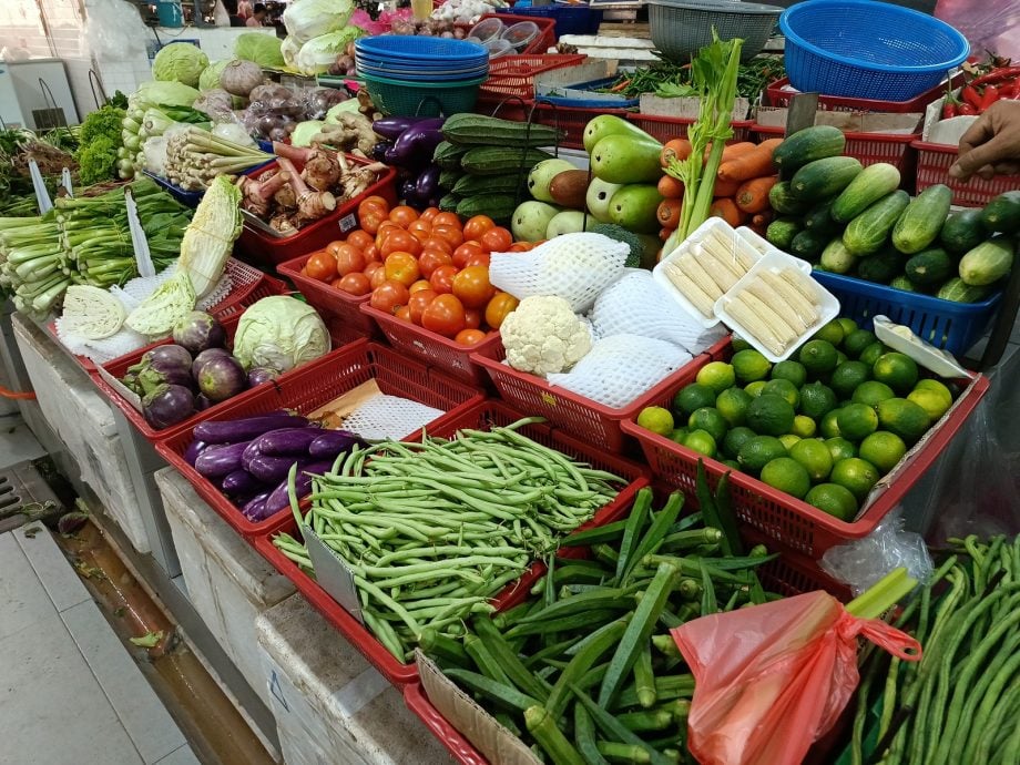 东:(已签发)关丹雨多菜价仍稳 菜贩:其他州水灾或推高下周价格