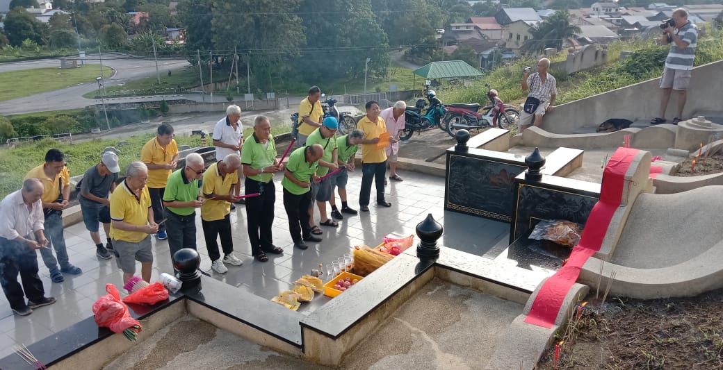 文冬两广义山建石壁和抢修龟裂路段