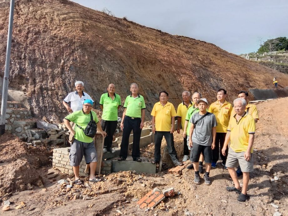 文冬两广义山建石壁和抢修龟裂路段