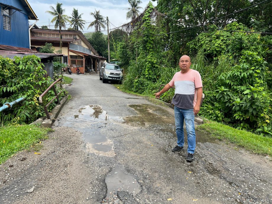 东:(已签发)文冬金马苏新村本月9日和10日铺路