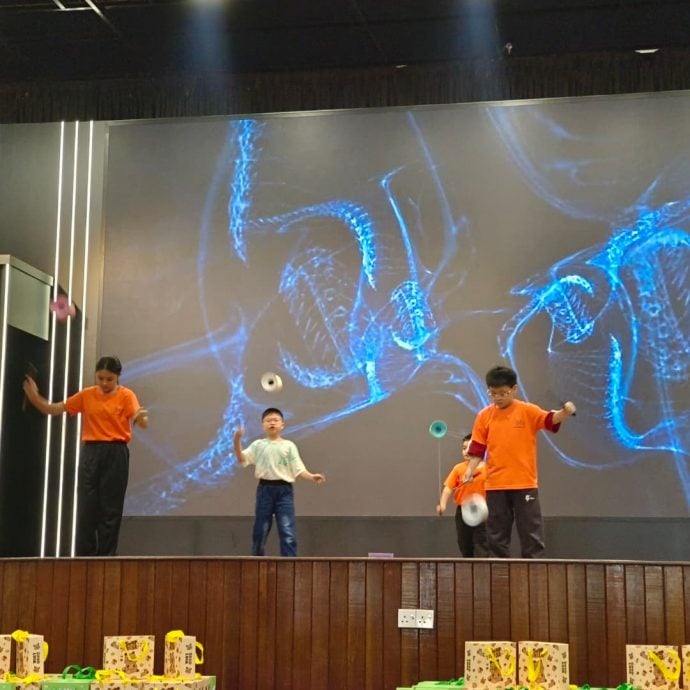 东：（已签发）文德甲中华小学（二）校儿童节