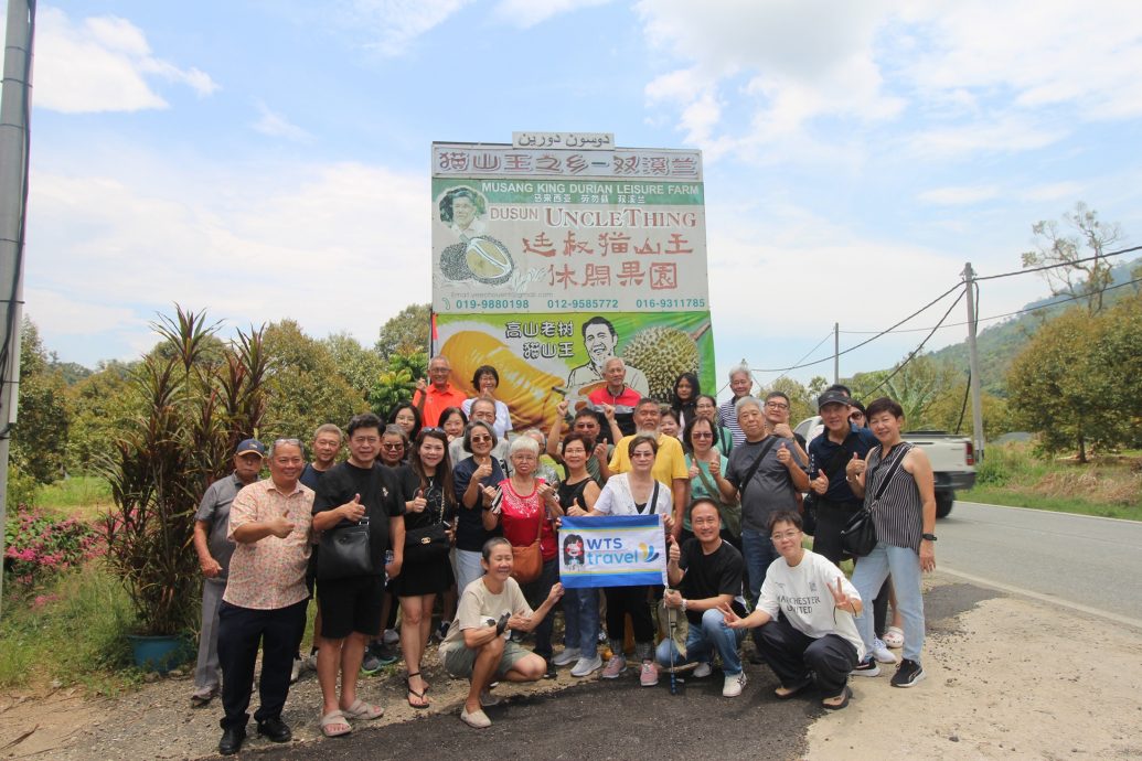 东：（已签发）榴梿季节又来了，游客涌入劳勿大快朵颐