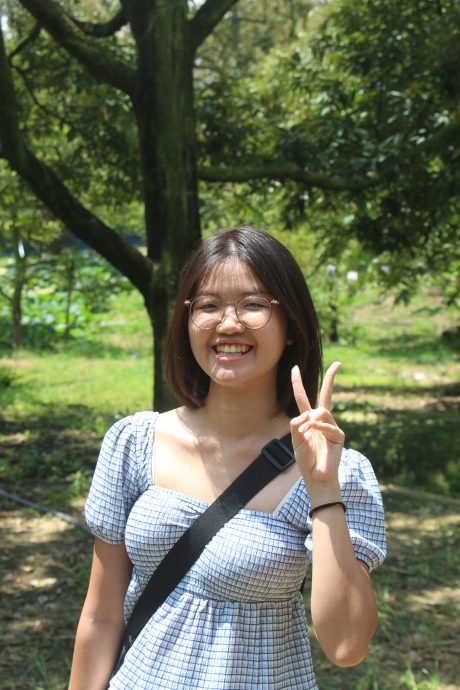 东：（已签发）榴梿季节又来了，游客涌入劳勿大快朵颐