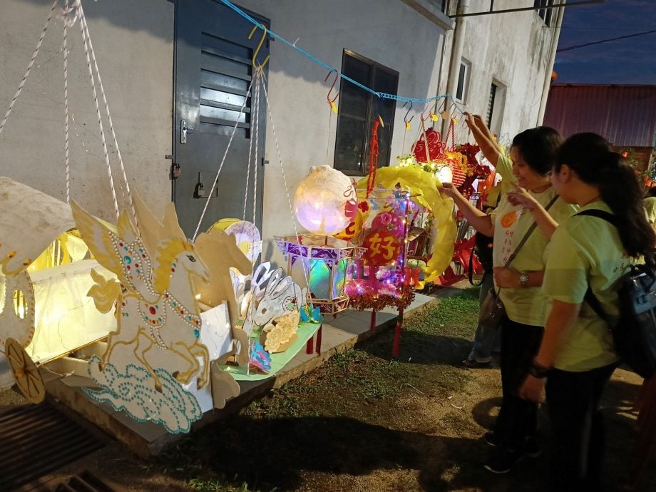 东：（已签发）甘孟中秋灯笼晚会 村民共庆佳节 莫哈末沙哈：中秋象征团圆与和谐　多元文化是国家力量