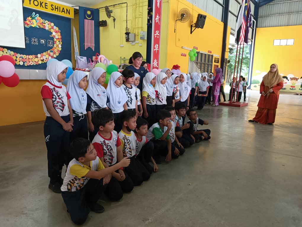 东:(已签发)育贤欢送黄汀淣升任督学