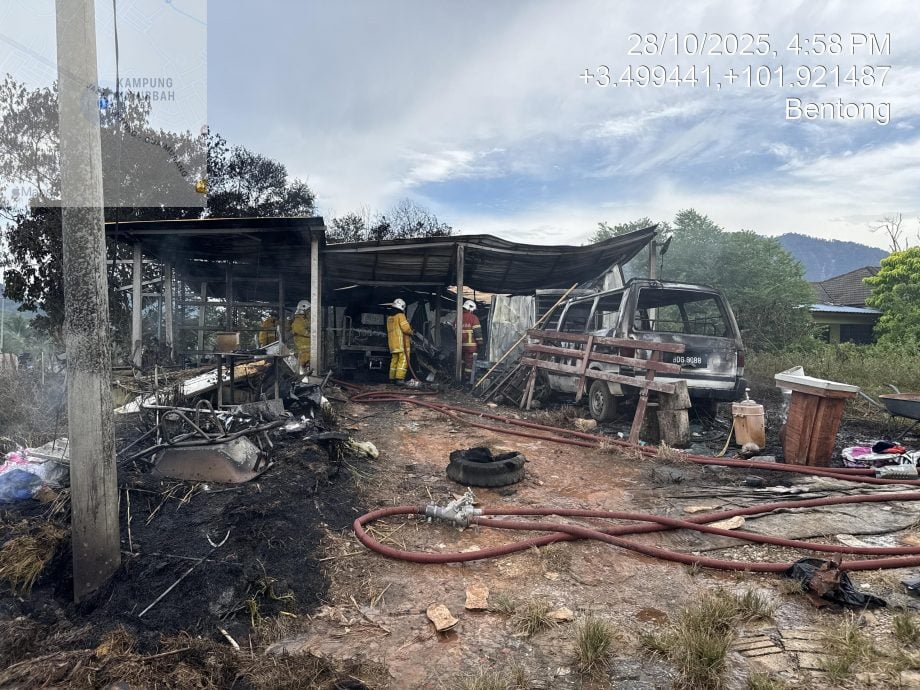 东：（未签发）文冬胡姬公园工人宿舍失火 波及两辆车