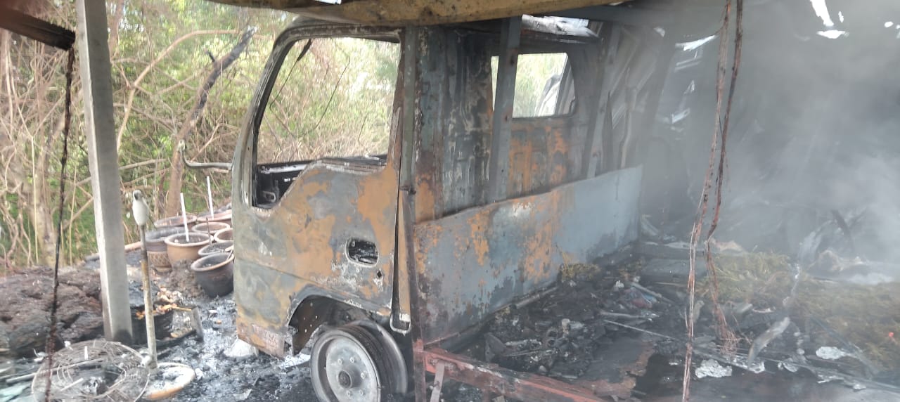 东：（未签发）文冬胡姬公园工人宿舍失火 波及两辆车