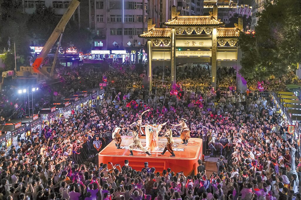 中国十一消费逾8000亿人仔 重庆成吸金王