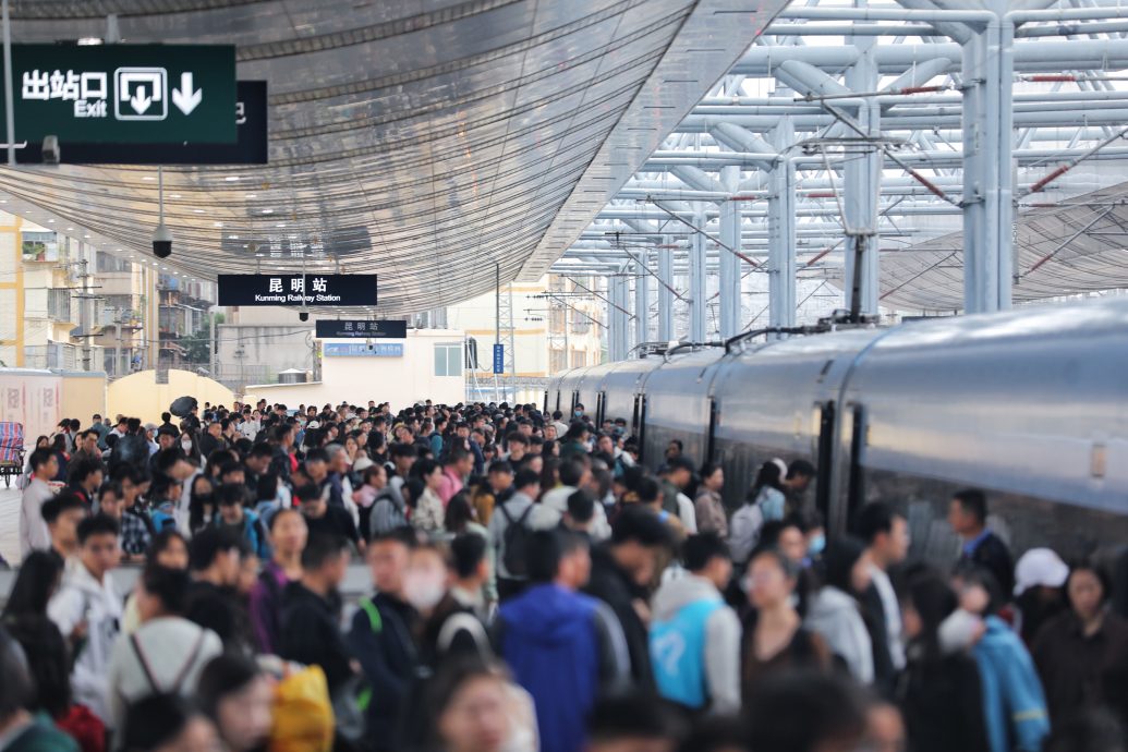 中国国庆中秋假期 1634.3万人次中外人员出入境