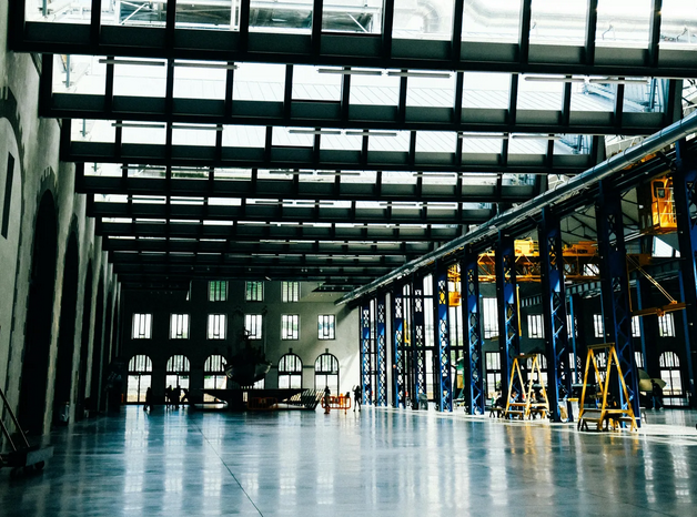 中国工厂倒闭潮！老板趁十一长假跑路　员工哭喊求偿无门