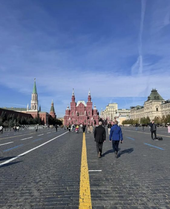 中国游客涌全球景点 帕劳潜水人比鱼多 挪威小岛上堵车