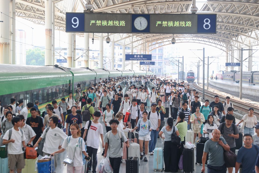 中累计逾24亿人次跨区域流动创历史新高 多地加开铁路及航班疏导旅客返程