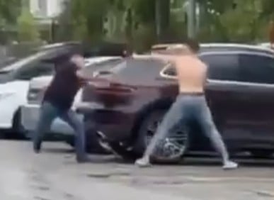 为一女争风吃醋4男当街大打出手