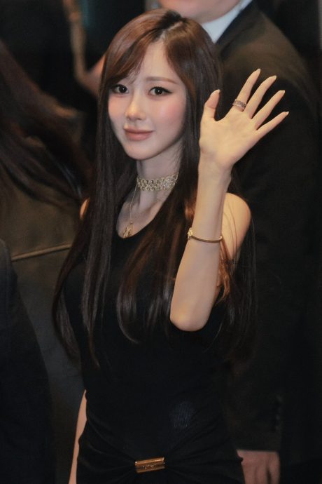 乳癌慈善晚会沦“明星夜店趴” Minnie炫胸被骂不尊重病患