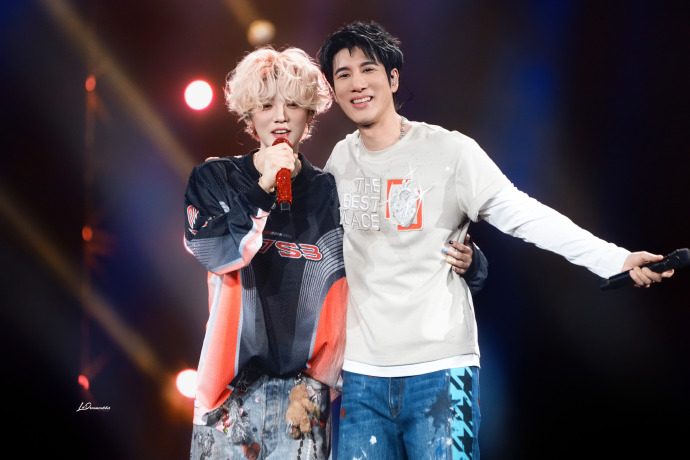 互当彼此演唱会嘉宾 鹿晗追星成功示爱王力宏