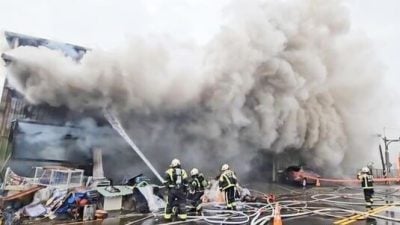 五金仓库大火无法逃出  网拍夫妻惨遭烧死