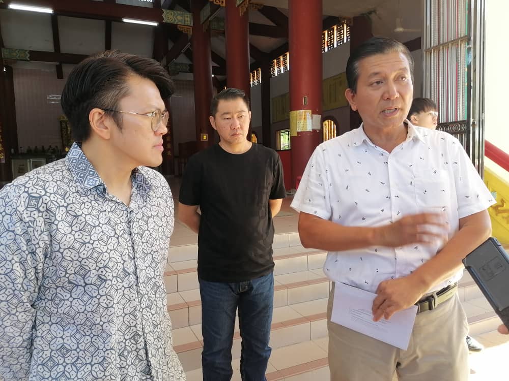 交长1万令吉拨款已移交，甘孟三圣宫建新牌楼尚不敷6万令吉。