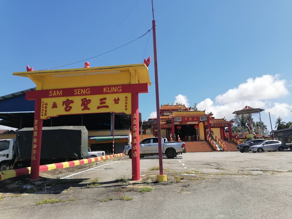 交长1万令吉拨款已移交，甘孟三圣宫建新牌楼尚不敷6万令吉。