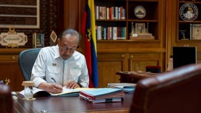 忙完东盟峰会等会议 安华重返办公室