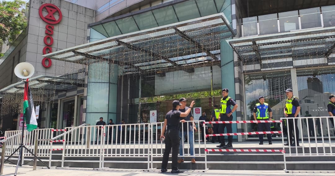 伊青召开双集会 反对城新法和抗议以色列