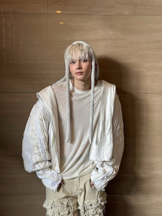 休宁凯@TXT被拍搂女后发声澄清 打脸粉丝护航说法惹议