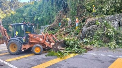 浮罗新路清理工作进行中   关闭至31日下午6时