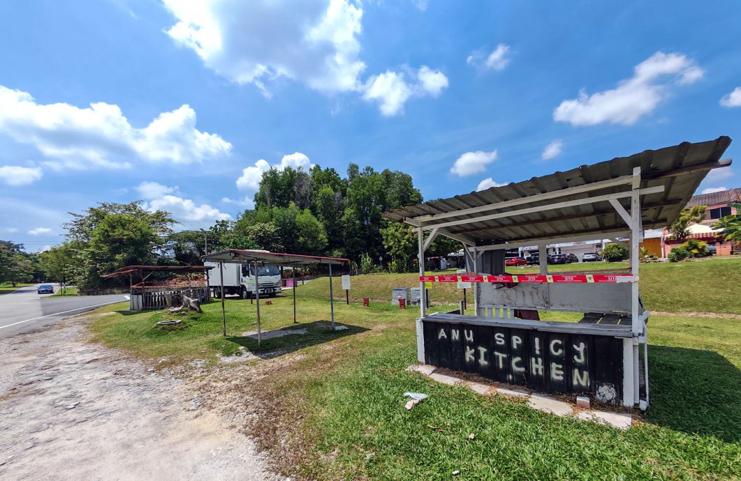 供星洲网/你有你拆，我有我摆！亚沙再也非法路边摊寻别处，继续卷土重来