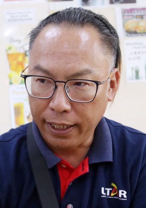 供星洲网/你有你拆，我有我摆！亚沙再也非法路边摊寻别处，继续卷土重来