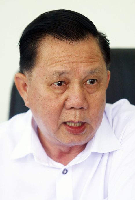 供星洲网/你有你拆，我有我摆！亚沙再也非法路边摊寻别处，继续卷土重来