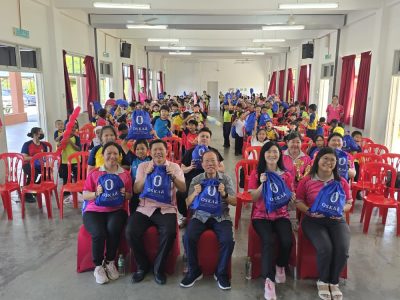 魔术点亮校园 绿峰岭华小儿童节洋溢欢乐笑声