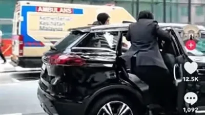 英姿飒爽！女警跃上车队  惊艳网民