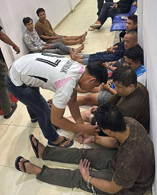 侦破中加青年绑架案 柬警捕8中柬绑匪