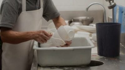 儿18岁了还不会独立! 母发帖诉苦引热议