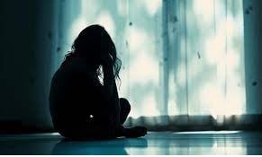 **全国综合(只供网)**女儿抑郁症发长期不洗澡母近崩溃 “丈夫怪我不会教子”