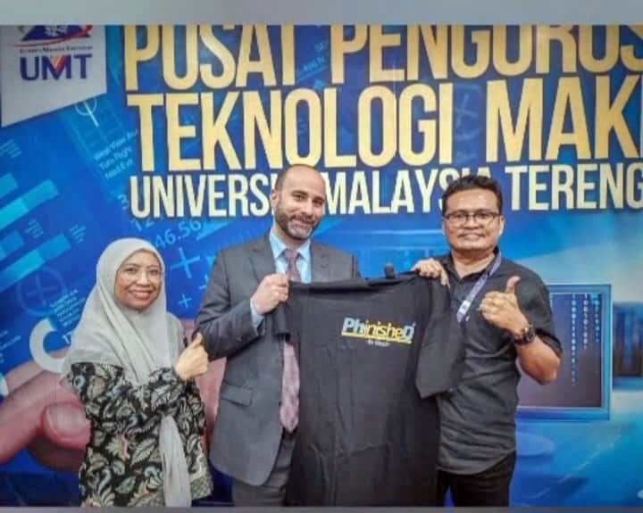 全国：暖势力：虽然家园饱受战争摧残，但来自巴勒斯坦的穆阿兹阿布仍以坚定信念坚持求学之路，凭着不屈的毅力与不懈努力，历经艰险，终于完成博士学位。