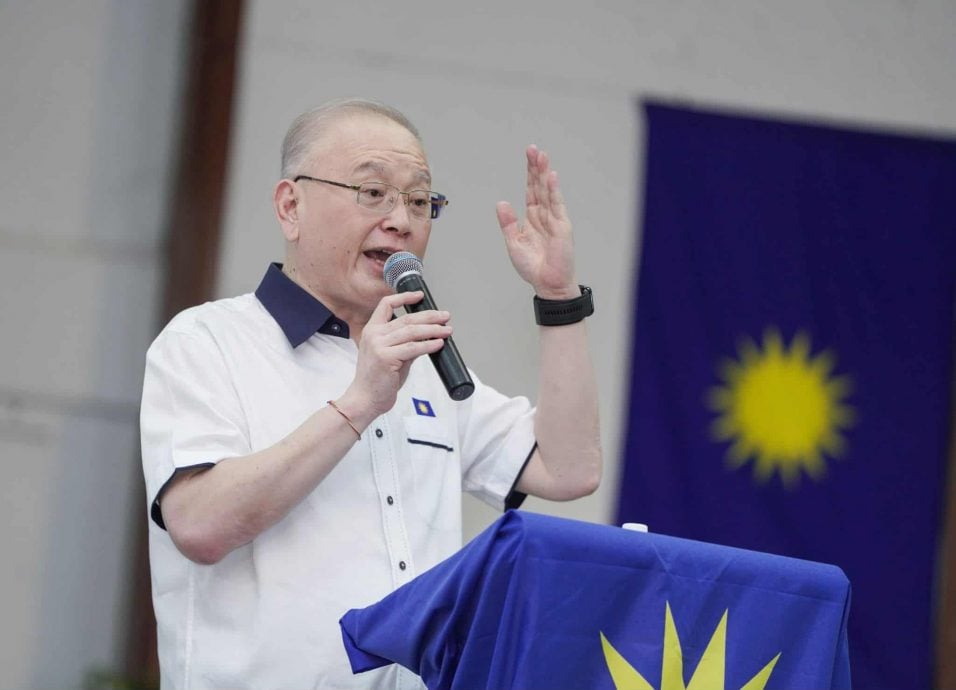 马华总会长拿督斯里魏家祥，驳斥副首相兼国阵主席拿督斯里阿末扎希关于“一些国阵成员党犹如弄丢了玩具，希望能失而复得”的言论，强硬声明马华绝非扎希口中的那个政党，更不曾为了所谓的“玩具”而闹情绪或跺脚。