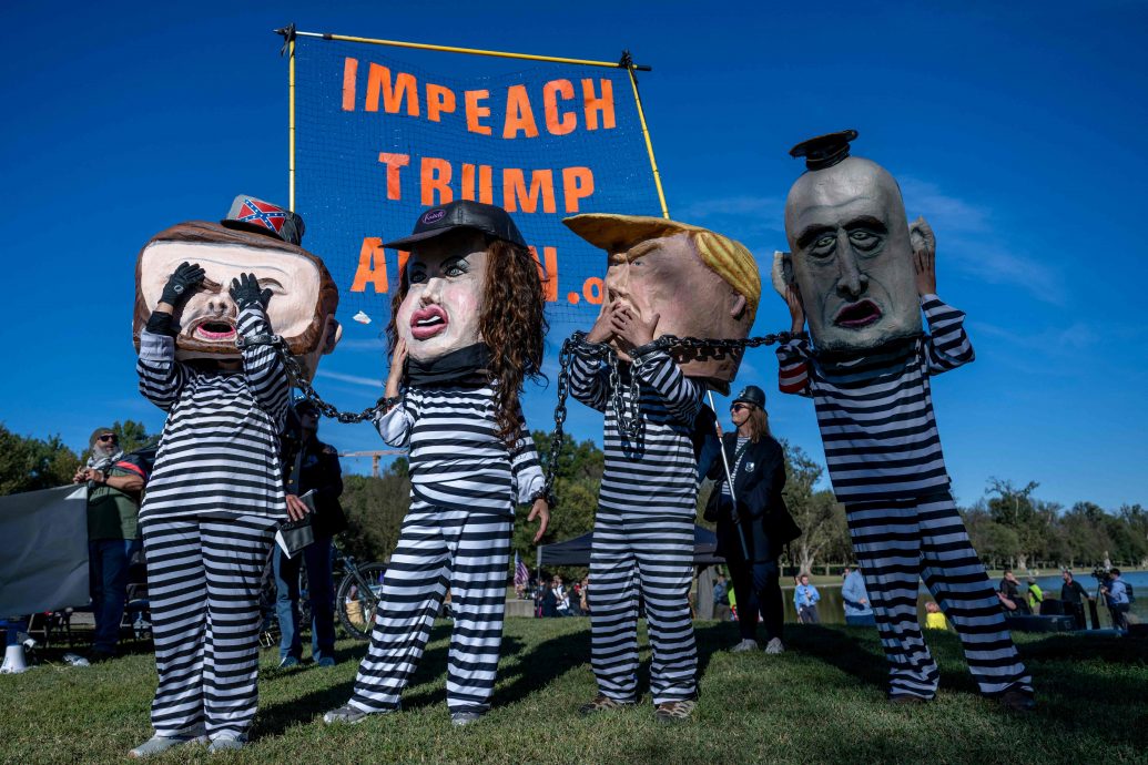 全美民众准备上街高喊“不要国王” 大城小镇示威衡量反特朗普怒火