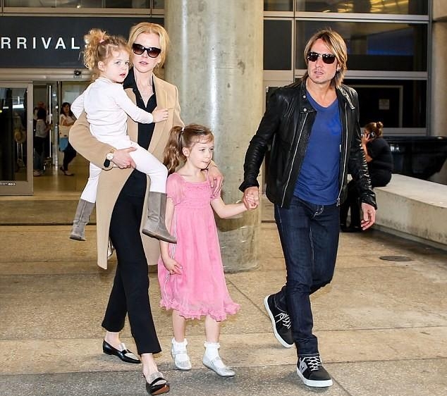 全裸激战鲜肉导致婚变？ 妮歌洁曼惊人月收入曝光