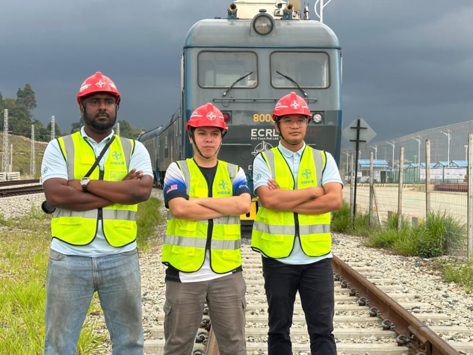 三名来自海事、软件技术与人力资源领域的大马青年，因共同的热情汇聚在同一条铁轨上，成为东海岸铁路计划首批助理列车驾驶员