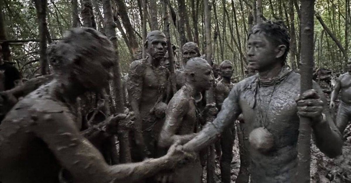 全：已签发／彭王储浴泥参加森林突击队训练照片广传，英勇帅气形象赢得网民一致赞扬。