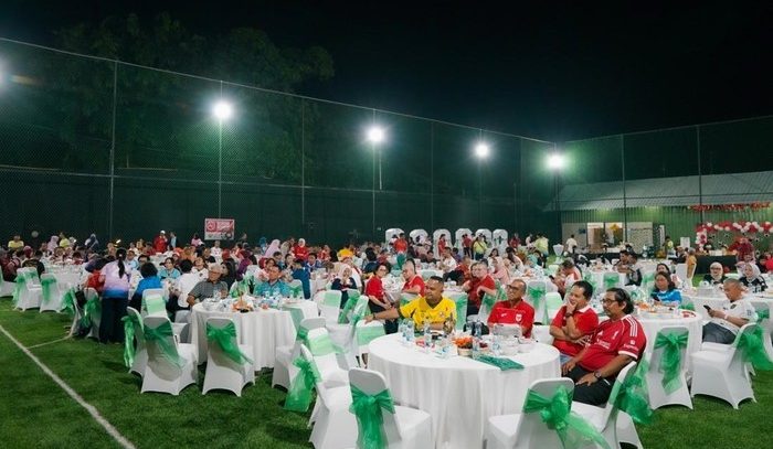 利物浦球迷父亲 为女打造足球场婚礼