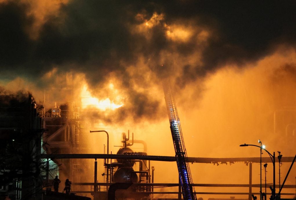 加州炼油厂惊传爆炸！巨大火球炸向夜空　居民以为遭导弹攻击